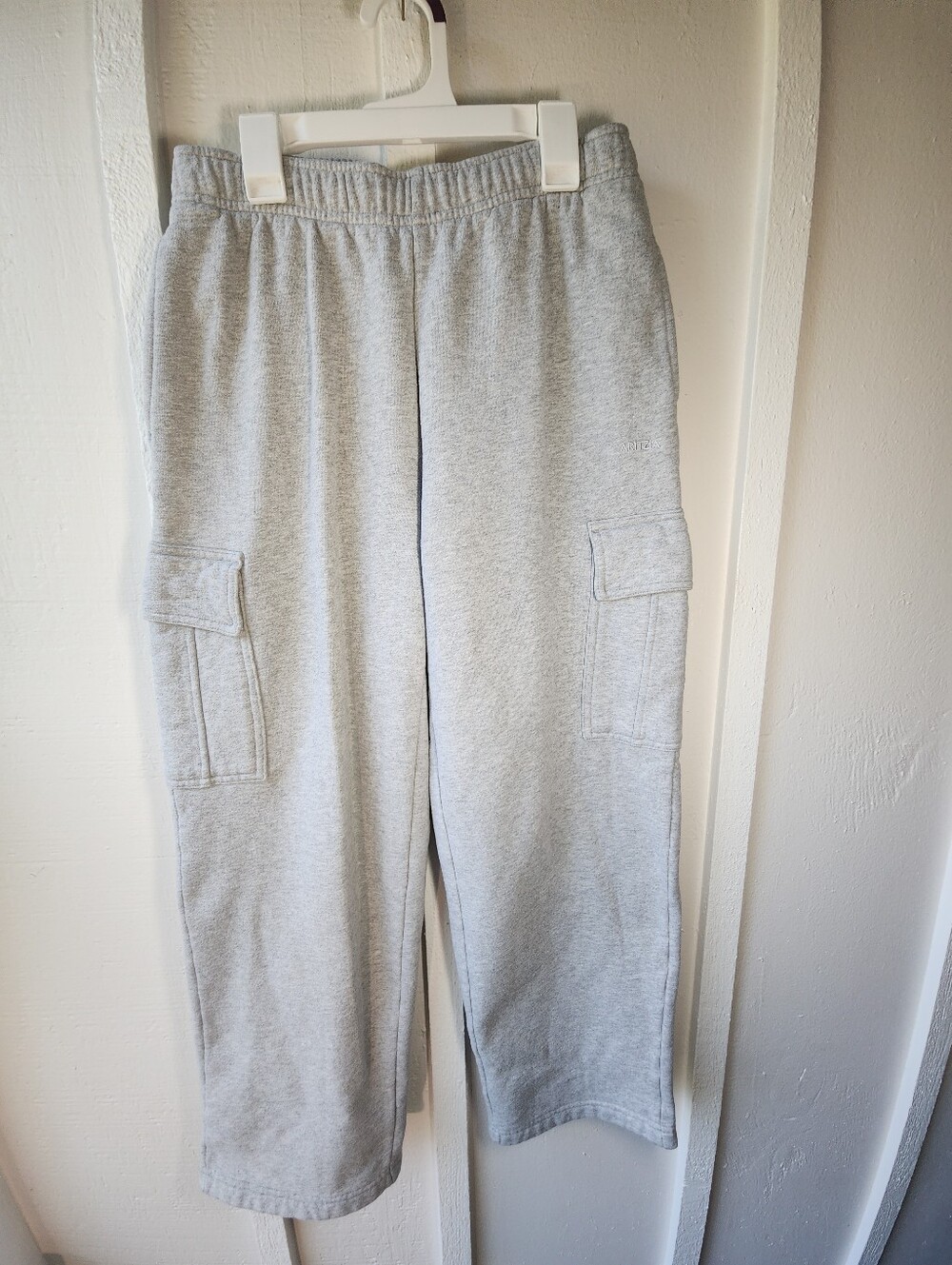 ARITZIA MEGA FIT SWEATFLEECE COZY Light Gray Cargo Sweatpants Lounge Pants Sz SM